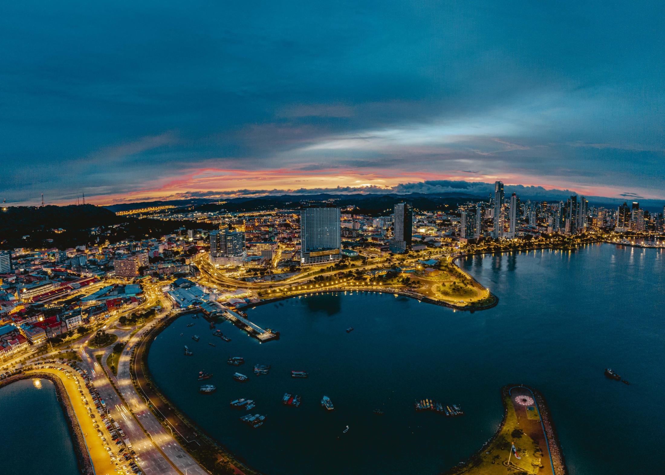 Ciudad de Panamá al atardecer